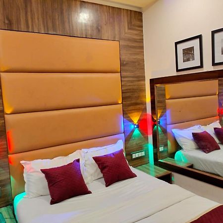 Hotel Blue Wellington - Near Mumbai Airport Zewnętrze zdjęcie
