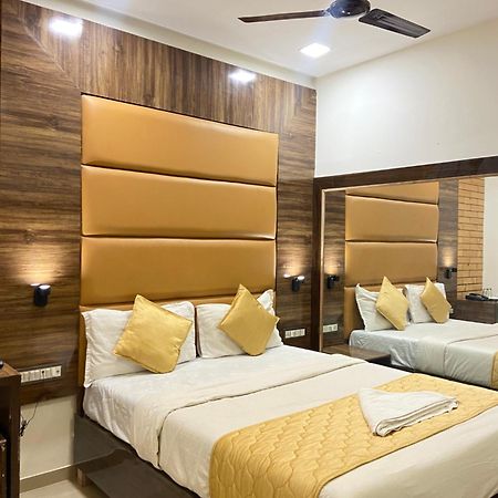 Hotel Blue Wellington - Near Mumbai Airport Zewnętrze zdjęcie