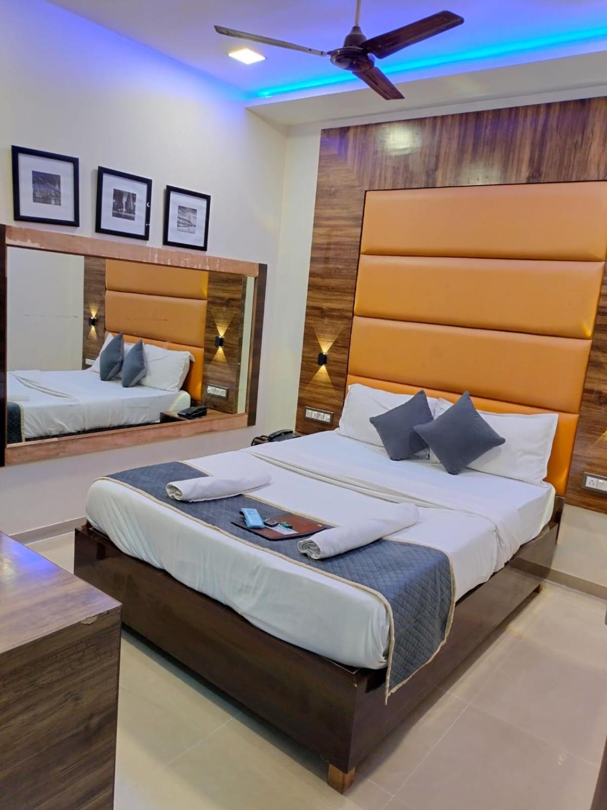 Hotel Blue Wellington - Near Mumbai Airport Zewnętrze zdjęcie