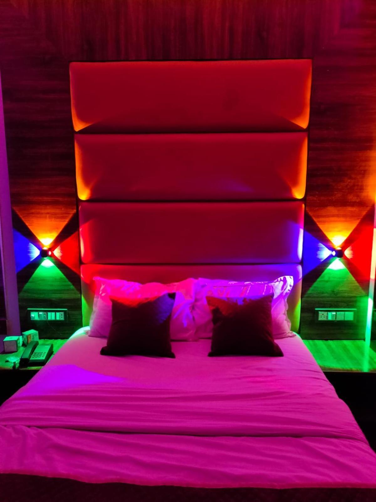 Hotel Blue Wellington - Near Mumbai Airport Zewnętrze zdjęcie