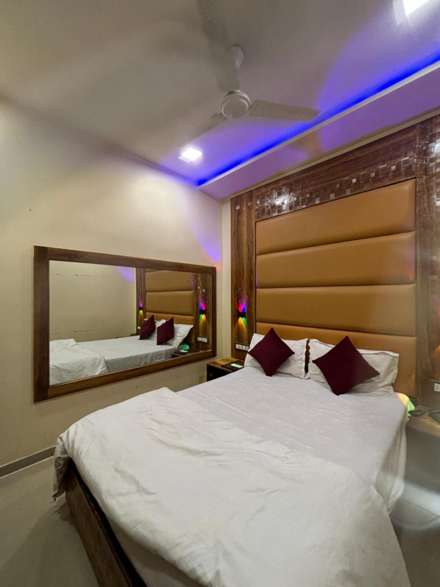 Hotel Blue Wellington - Near Mumbai Airport Zewnętrze zdjęcie