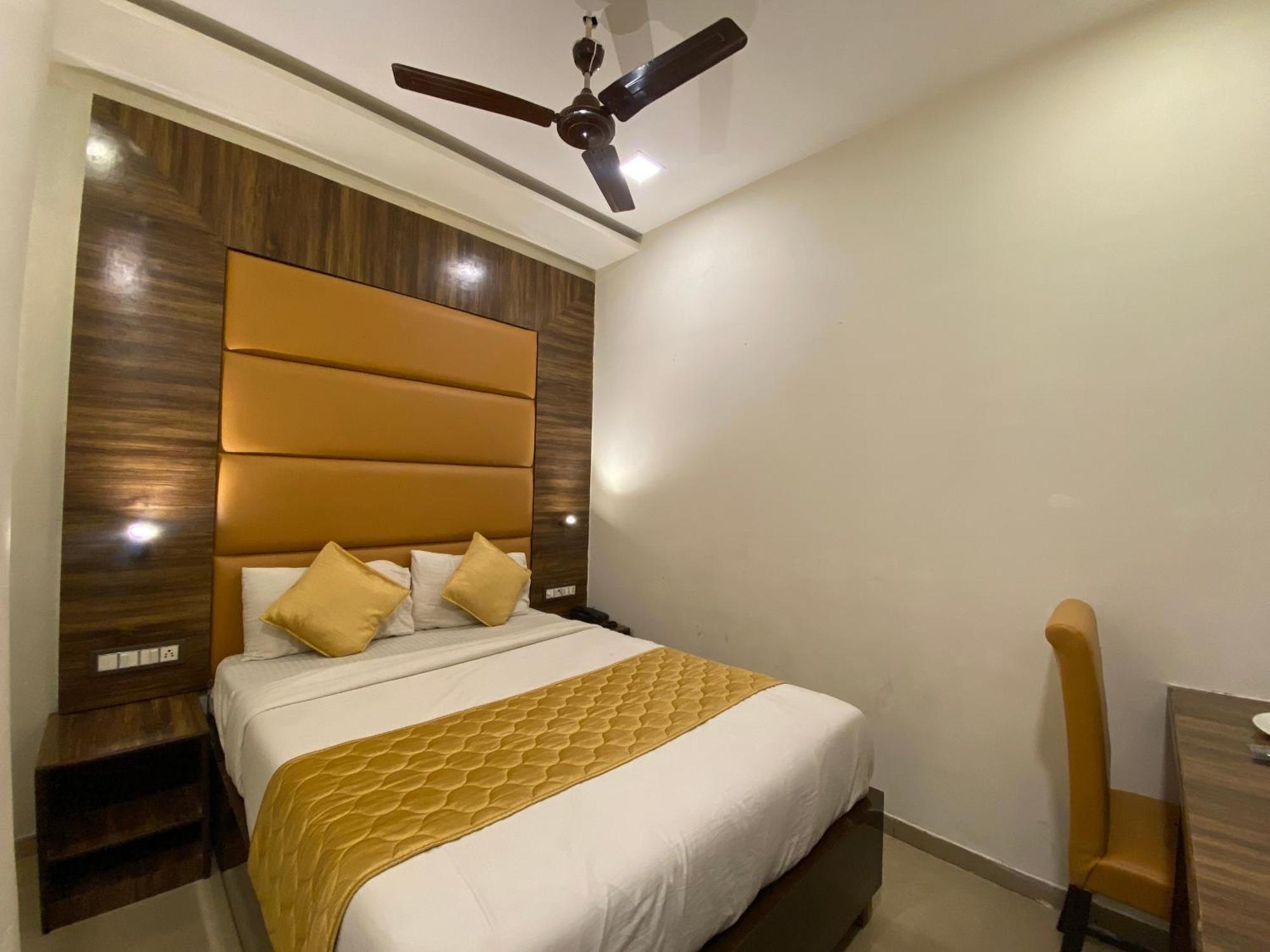 Hotel Blue Wellington - Near Mumbai Airport Zewnętrze zdjęcie