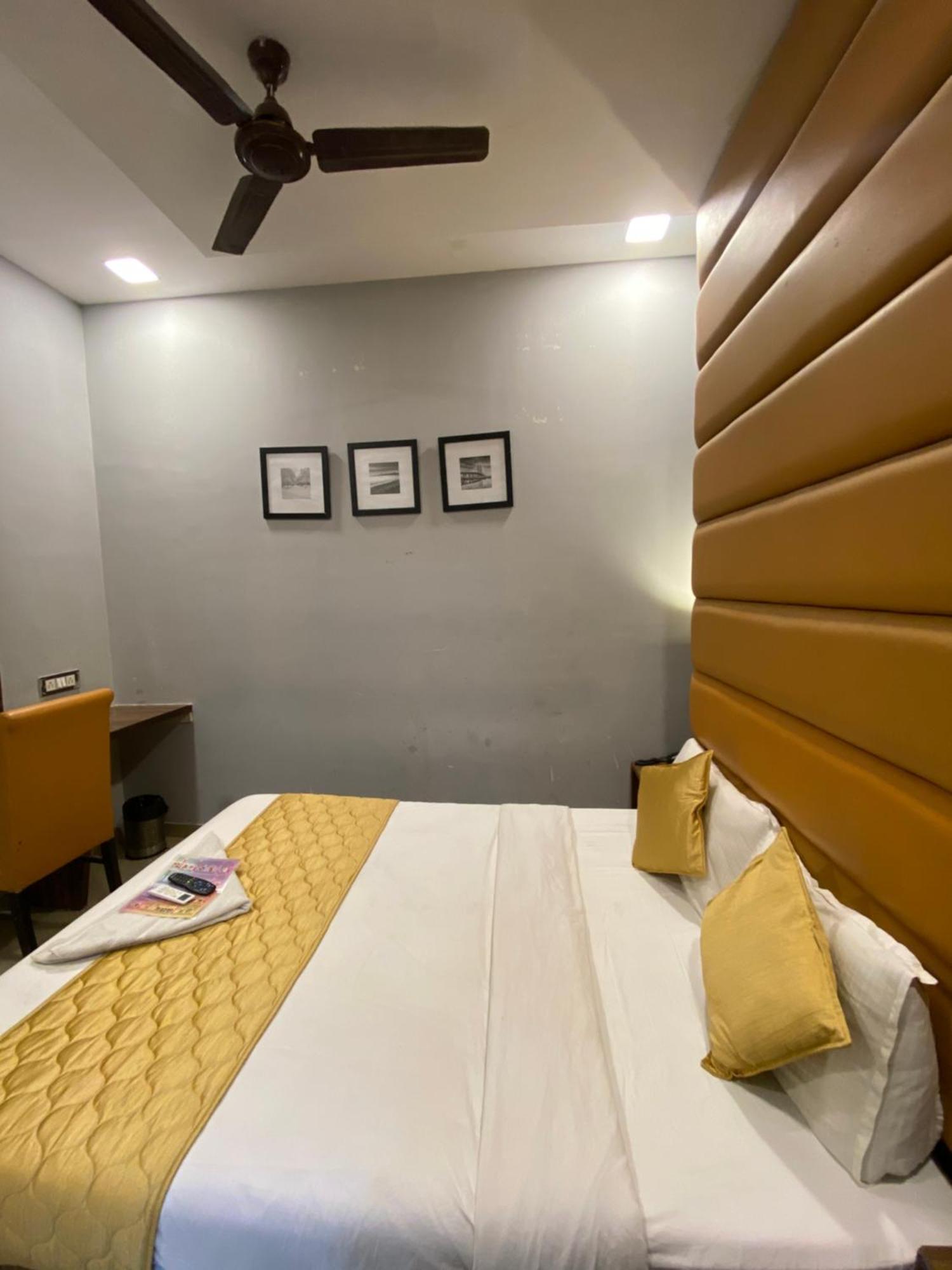Hotel Blue Wellington - Near Mumbai Airport Zewnętrze zdjęcie