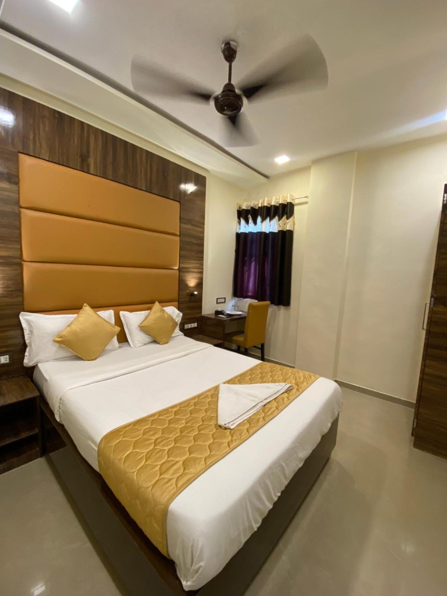 Hotel Blue Wellington - Near Mumbai Airport Zewnętrze zdjęcie