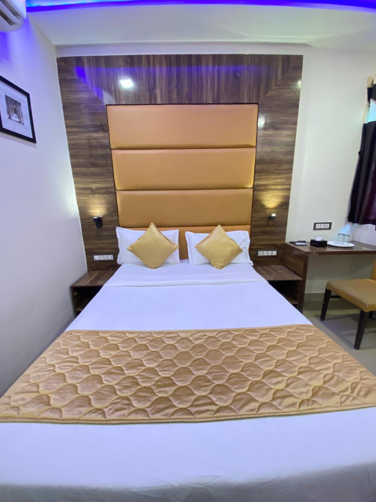Hotel Blue Wellington - Near Mumbai Airport Zewnętrze zdjęcie