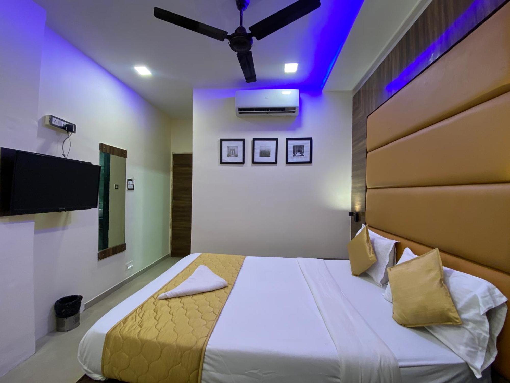 Hotel Blue Wellington - Near Mumbai Airport Zewnętrze zdjęcie