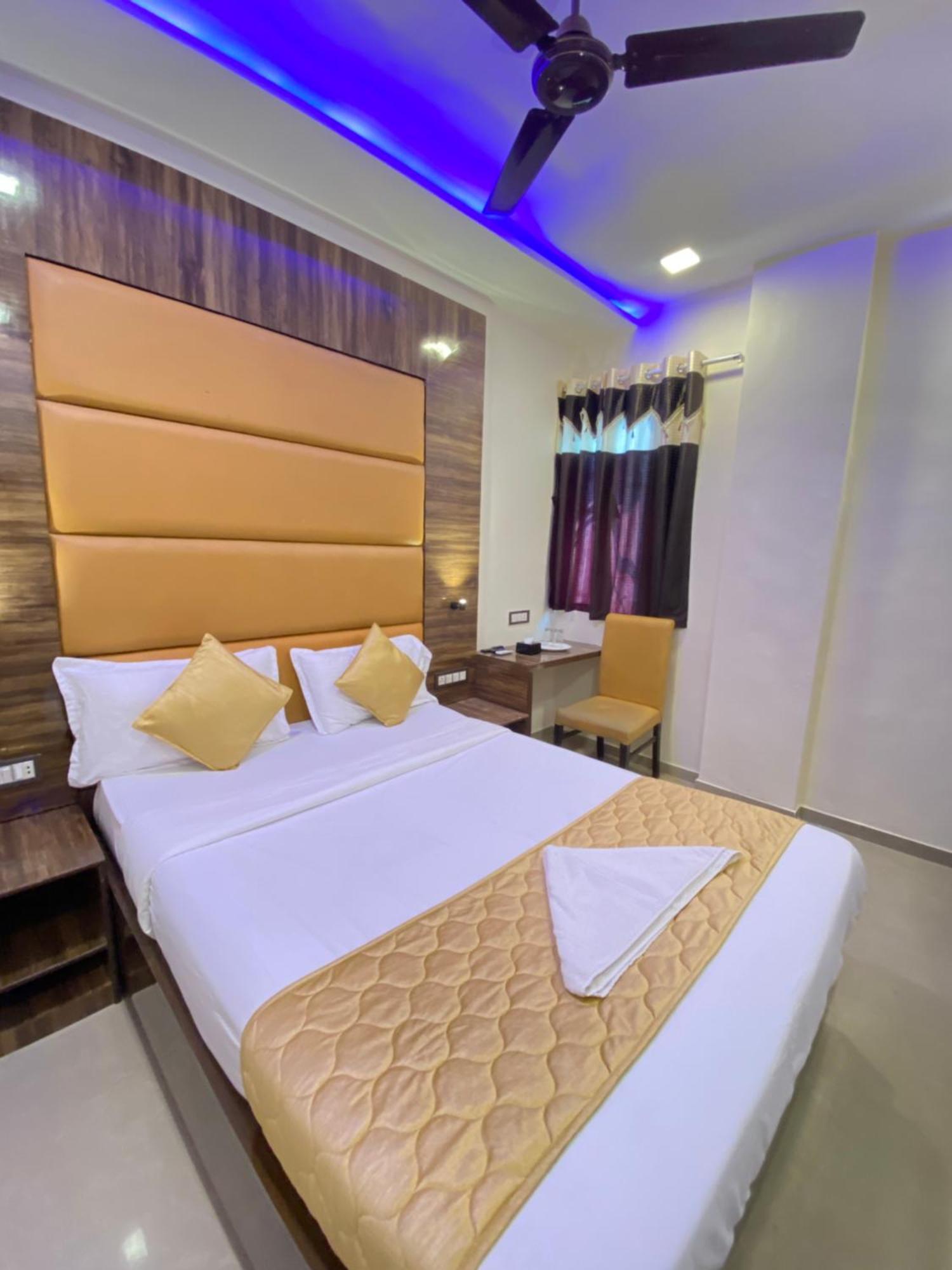 Hotel Blue Wellington - Near Mumbai Airport Zewnętrze zdjęcie