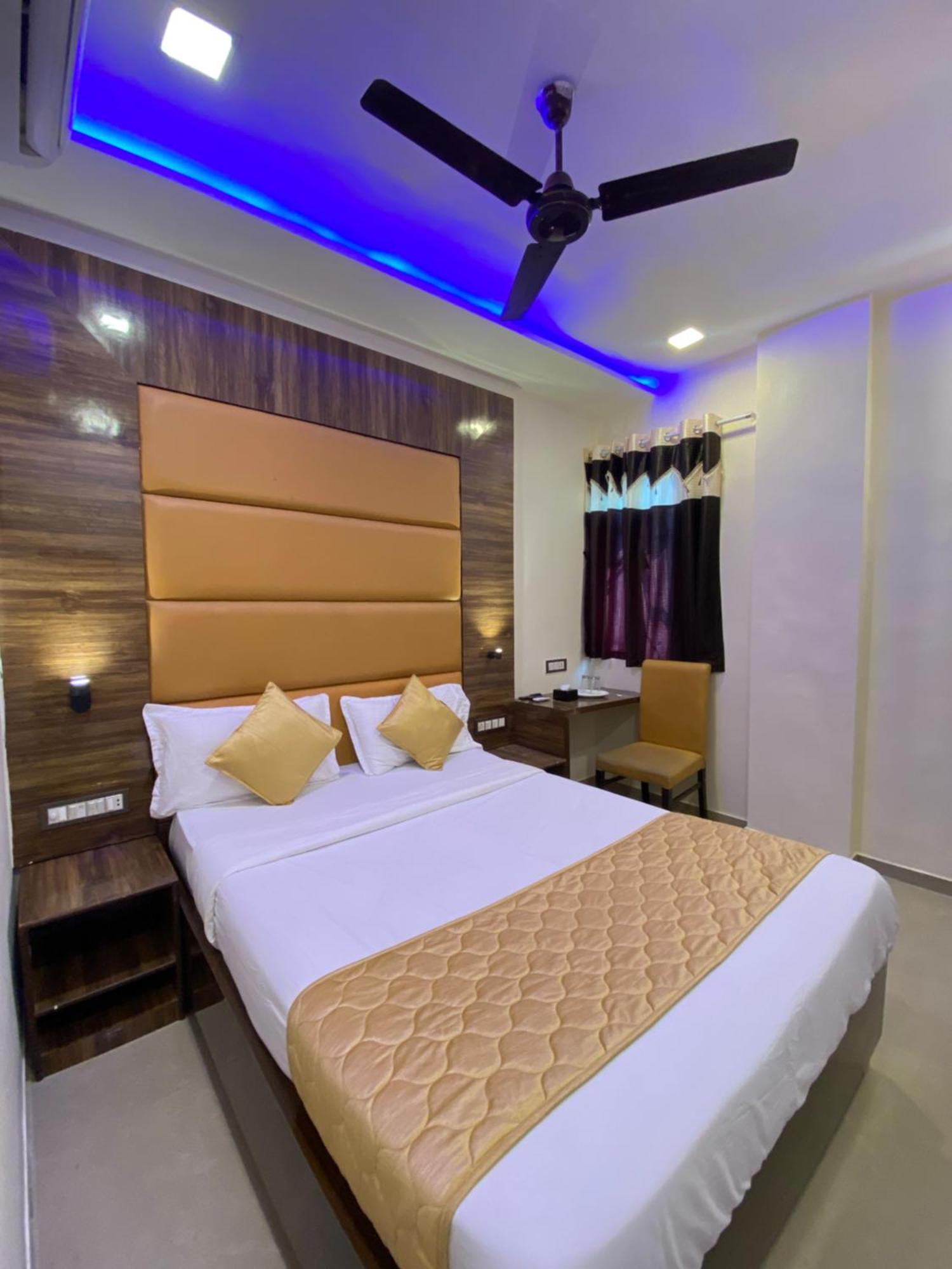 Hotel Blue Wellington - Near Mumbai Airport Zewnętrze zdjęcie