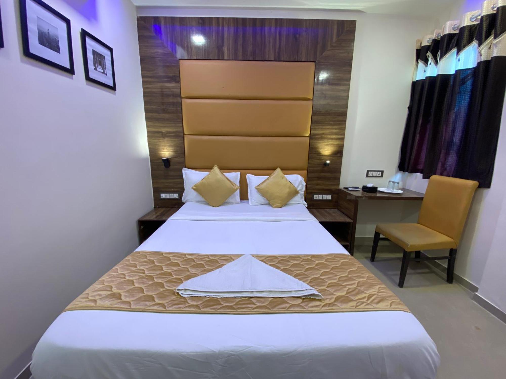 Hotel Blue Wellington - Near Mumbai Airport Zewnętrze zdjęcie