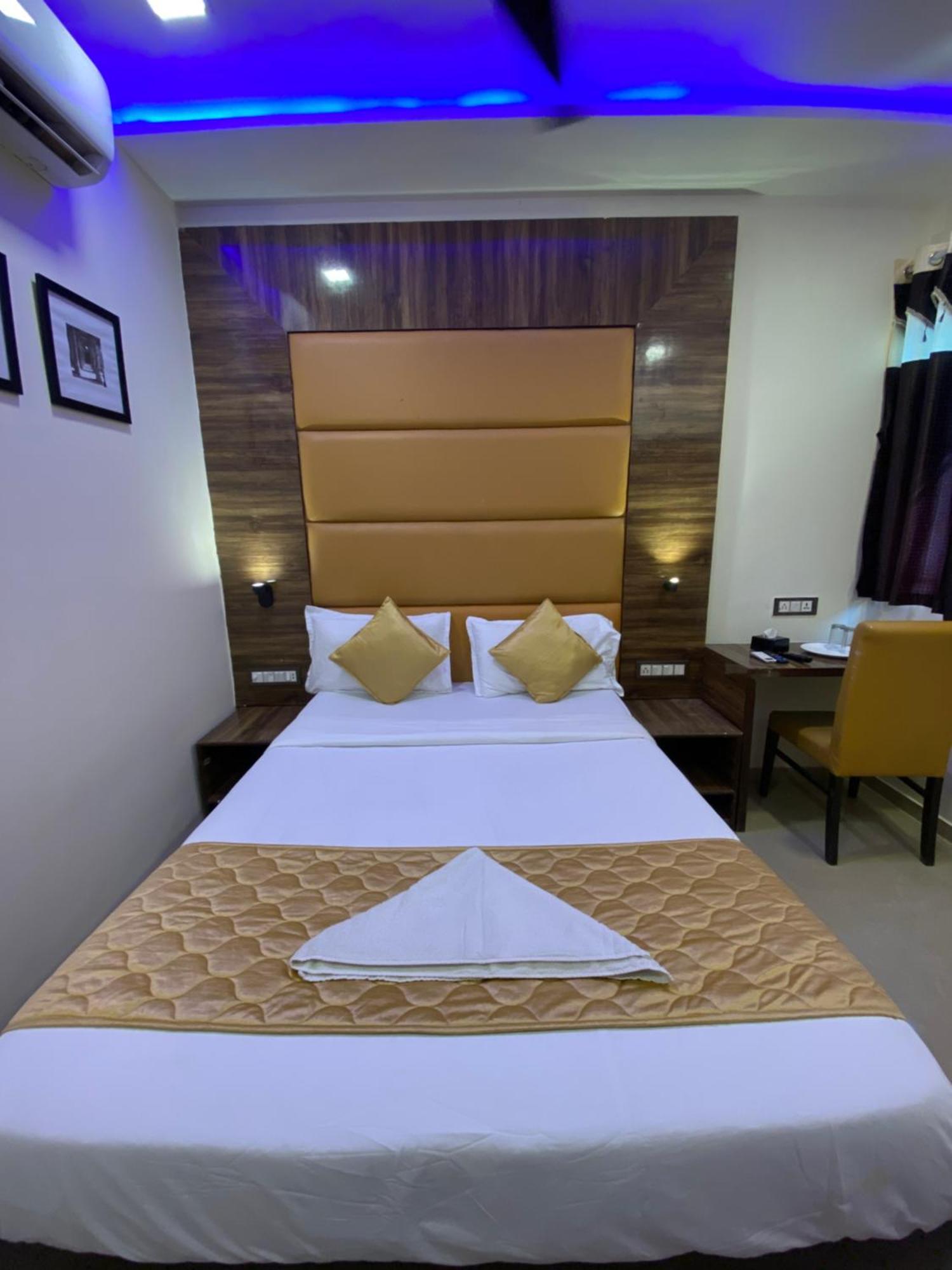 Hotel Blue Wellington - Near Mumbai Airport Zewnętrze zdjęcie