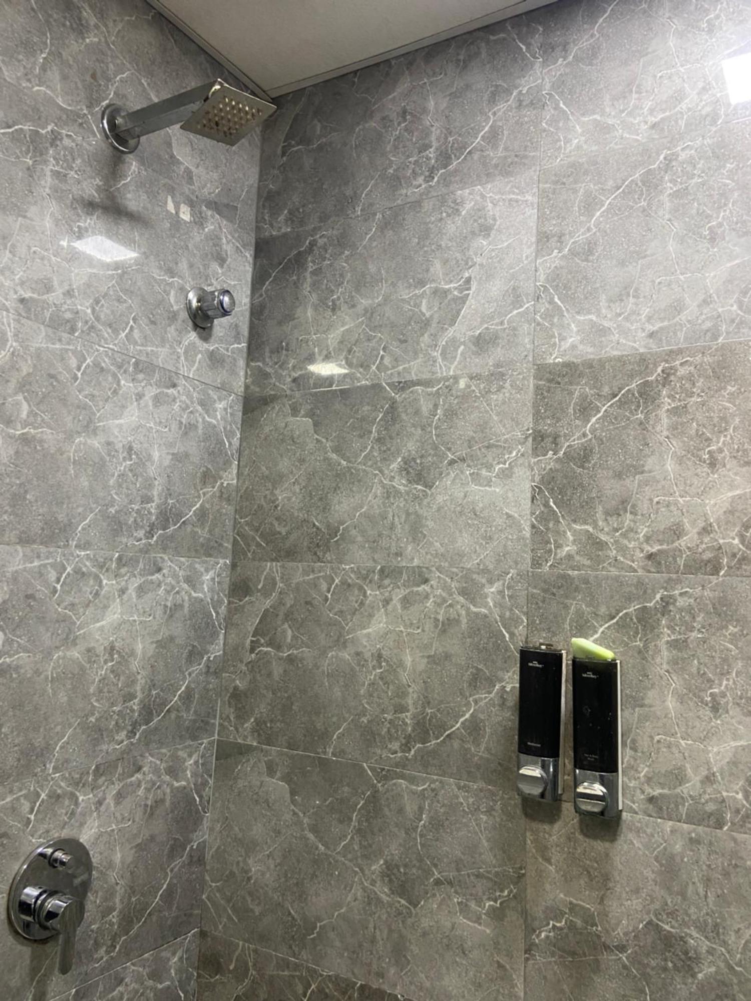 Hotel Blue Wellington - Near Mumbai Airport Zewnętrze zdjęcie