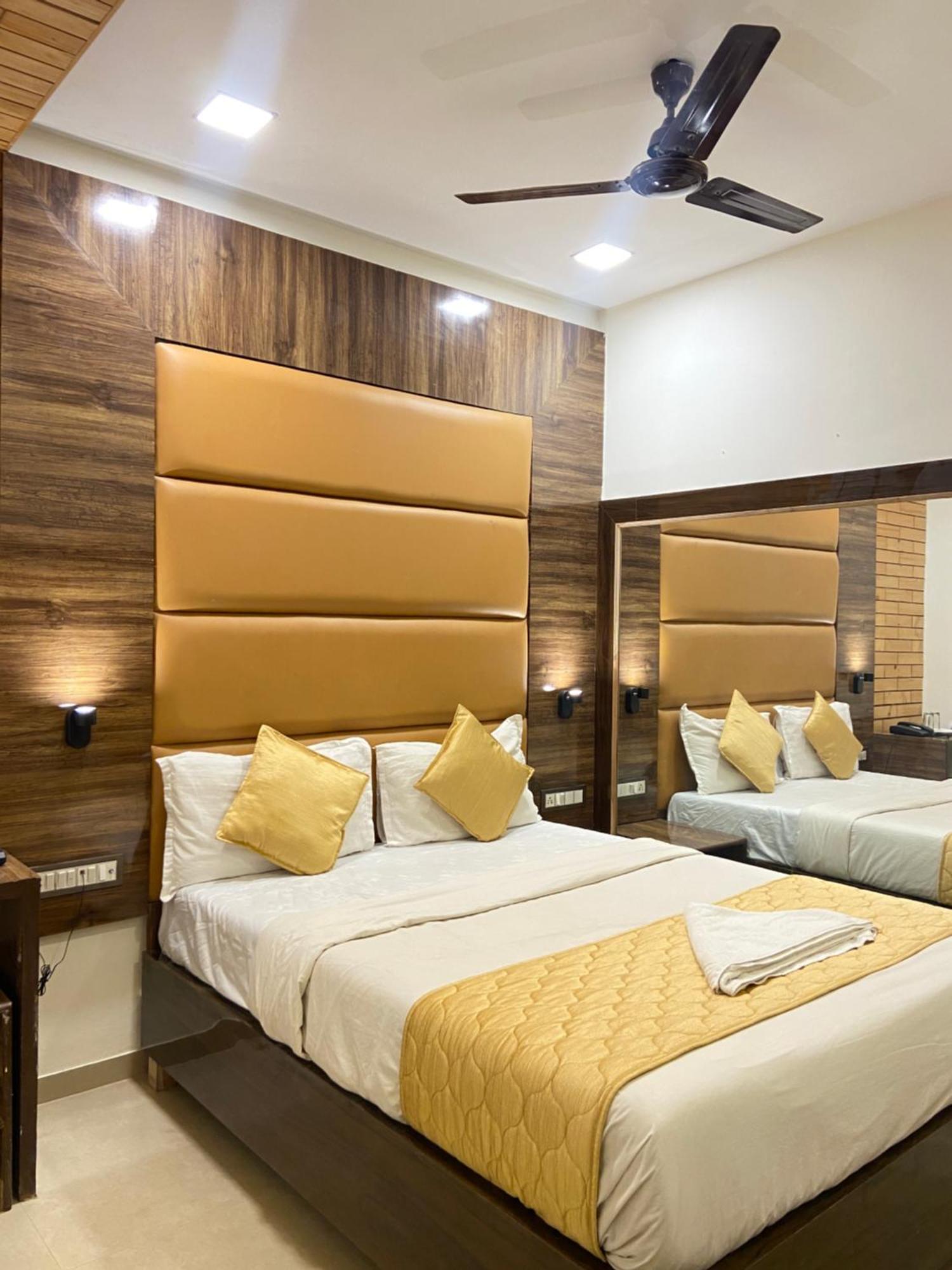 Hotel Blue Wellington - Near Mumbai Airport Zewnętrze zdjęcie