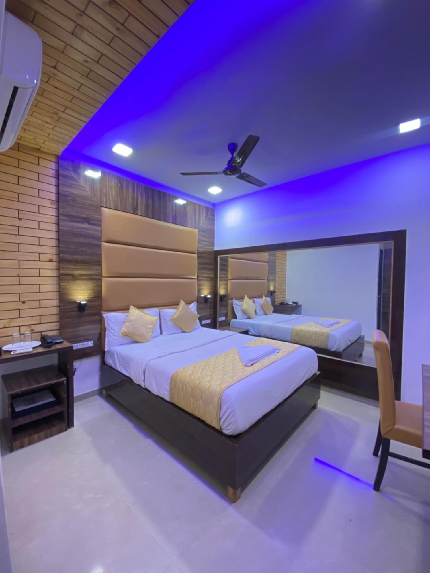 Hotel Blue Wellington - Near Mumbai Airport Zewnętrze zdjęcie